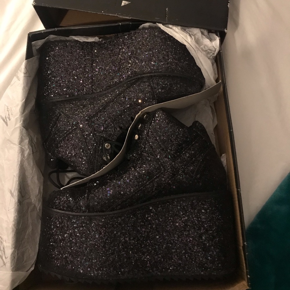 YRU QOZMO HI GLITTER SNEAKERS